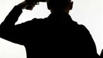 يطلق الرصاص على نفسه خوفاً من فضح علاقته بزوجة ابنه
