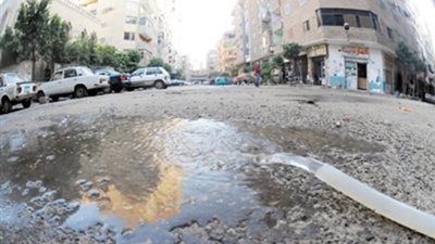 تحرير محاضر مخالفات وتوقيع غرامات على مهدرى المياه فى المعادى