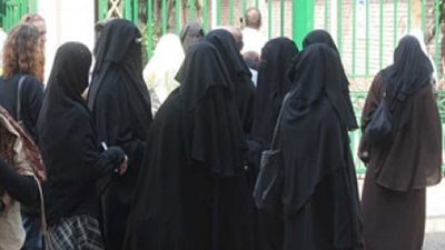 طرد منتقبات من محاضرة بجامعة المنصورة.. والسبب!