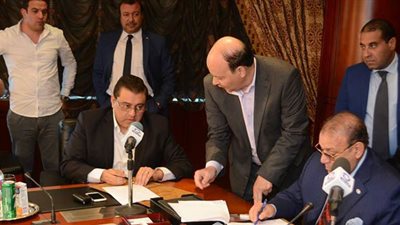 معتز الدمرداش يُودع “90 دقيقة”.. ويعلن أسباب رحيله (فيديو)