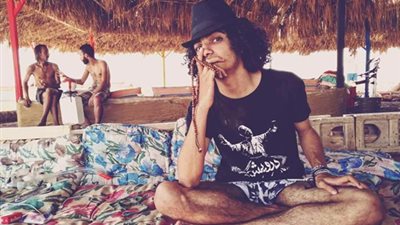 حبس أحمد علاء ١٥ يوماً بتهمة اعتناق أفكار شاذة وتلقى تمويل أجنبى لنشر المثلية الجنسية