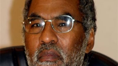 سلطات مطار القاهرة تُرحل رئيس تحرير سودانى لأسباب أمنية