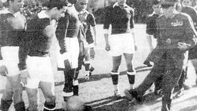 رؤساء مصر فى الاستاد.. مبارك سلم كأس أفريقيا للمنتخب.. ومرسى ذهب للاحتفال بأكتوبر.. والسيسى قد يفعلها غداً (صور وفيديو)