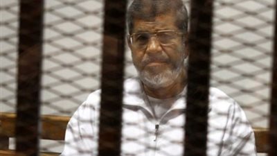 مرسي يرفض توقيع الكشف الطبى عليه فى “التخابر مع حماس”