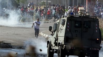 مواجهات عنيفة بين الفلسطينيين وقوات الاحتلال فى الضفة الغربية وقطاع غزة