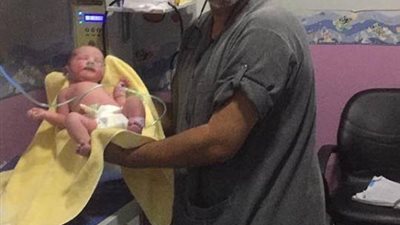 الزميل محمد حجاج يشكر دكتور النساء والتوليد هاني فوزي (صور)