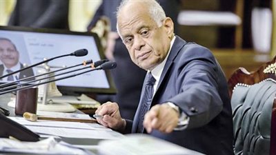 “عبدالعال” للوزيرات: نفسي أشوف حكومة كاملة من الستات