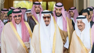 أول لقاء يجمعهما معاً بعد واقعة “الريتز كارلتون”.. الأمير متعب بن عبد الله يلتقى محمد بن سلمان (فيديو)