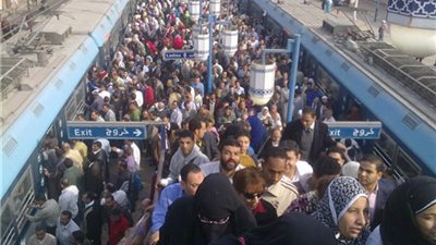 زحام شديد بالمترو بسبب عطل فني فى الخط الثاني