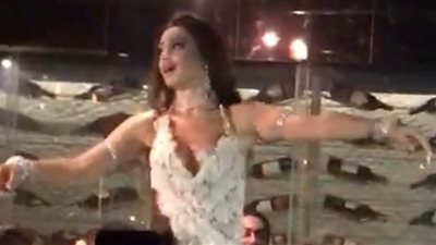 التحقيق مع الروسية “إيكاترينا” راقصة الفيسبوك لاتهامهما بالتحريض على الفسق