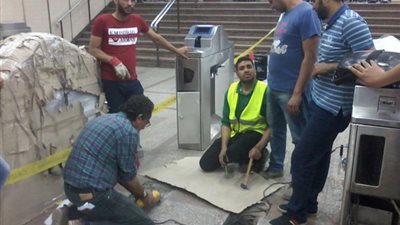 زحام فى محطات المترو.. والسبب “تجريب” ماكينات التذاكر