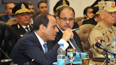 السيسي يدعوا للنزول إلى الانتخابات.. مش كتير عليكي يا مصر نقف ساعة في طابور الانتخابات