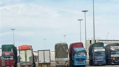 وأسعار جديدة.. تحذير للقادمين من السعودية: قرار بوقف دخول الشاحنات عبر ميناء سفاجا (مستند وصور)