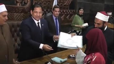 محافظ الغربية يكرم 70 طالب وطالبة من أوائل المعاهد الأزهرية