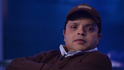 هنيدى يسخر من راموس بطريقته فى حفل توزيع جوائز أفضل لاعب  (صورة)