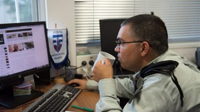 ماذا كان سيكتب أفيخاي أدرعي لو حضر حرب أكتوبر وكان هناك تويتر؟!