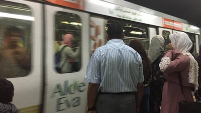 عودة حركة الخط الثاني للمترو لطبيعتها بعد توقفها نتيجة انتحار رجل