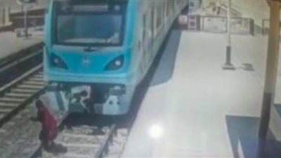 لماذا يلجأ الشباب للانتحار في المترو؟.. خبير نفسي يجيب