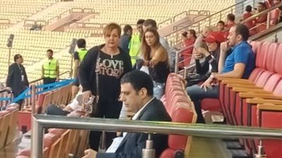 زوجة أجيرى تتابع مباراة مصر و سوازيلاند من المدرجات