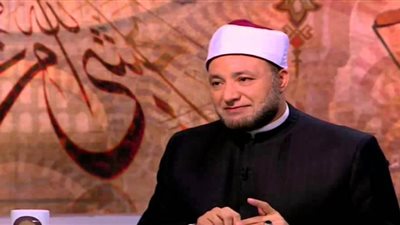 هل يجوز سفر البنت للعمل بمفردها؟..الإفتاء تجيب (فيديو)