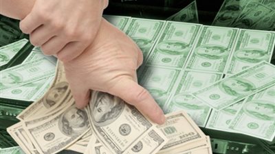 اختلسوا مليار دولار وهربوها لقطر.. إحالة مسئولين بشركة بترول لمحكمة الجنايات