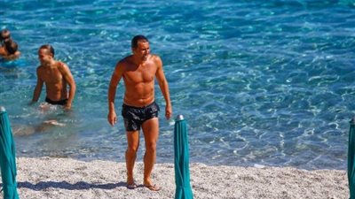 كونتي يستجم ويتفاوض مع بيريز لتدريب ريال مدريد من الغردقة (صور)