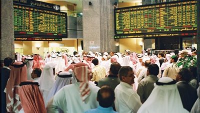 رويترز: المؤسسات المرتبطة بالحكومة السعودية تشتري أسهم السوق المحلي لوقف هبوطها