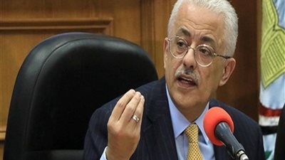 وزير التعليم يصدر قرار بالفصل النهائي للمعلم المتهم بإهانة طلابه في درس خصوصي (فيديو)