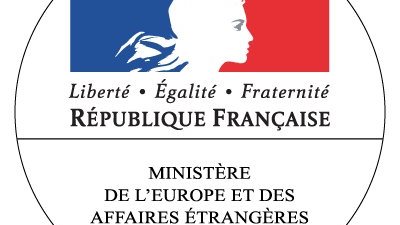 فرنسا تدعو مسافريها “المحظوظين” بضبط ساعتهم للوراء بساعة واحدة