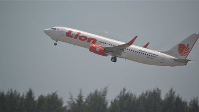 تحطم طائرة إندونيسية بعد 13 دقيقة من إقلاعها (فيديو)