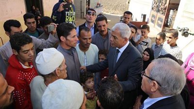 محافظ المنوفية ومساعد وزير التعليم يؤديان واجب العزاء في الطالب المتوفي بطعنة مطواة