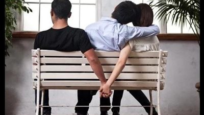 متصلة: “أنا عاملة زى الدواسة وكشفت خيانة زوجى بعد 21 سنة” (فيديو)