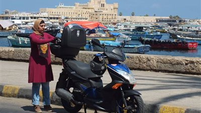 حينما يُصبح الاسكوتر المال والبنون.. نادية سيدة دليفري تحلم بتأسيس شركة شحن (حوار)