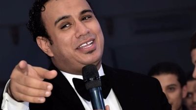 محمود الليثي لـ “حكيم”: حرام عليك تظلم فني (فيديو)