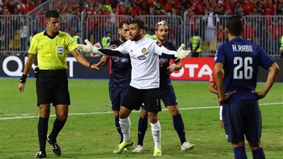 جماهير الترجي يضغطون على لاعبي الأهلي بـ”الليزر”