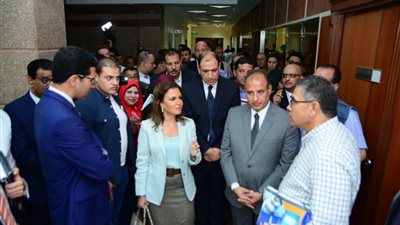تفاصيل زيارة سحر نصر مبنى هيئة الاستثمار “فجرًا”