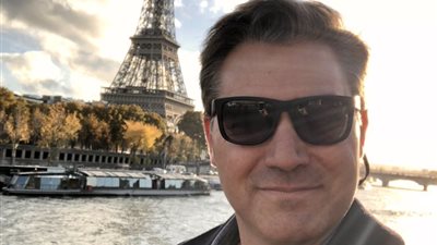 مراسل CNN.. منعه البيت الأبيض من الدخول فذهب خلف ترامب إلى باريس