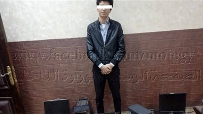القبض على شاب يدير مجموعة مغلقة عبر “واتس آب” لسرقة بيانات المستخدمين