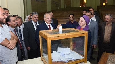 الخشت يشارك في انتخابات اتحادات الطلاب بجامعة القاهرة وسط عزوف الطلاب (صور)