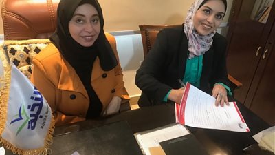 بسنت حسين توقع عقد كتابي “الأغانى وسوف أشبه جدتى” مع دار النخبة