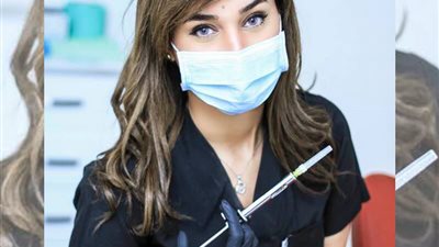 نور عثمان.. أصغر الأطباء سناً وأشهرهم على السوشيال ميديا