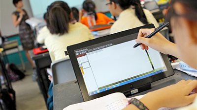 “بالورقة والقلم”.. هل فشلت تجربة منظومة التعليم الجديدة بعد تصريحات الوزير؟