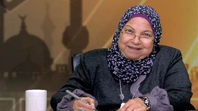 سعاد صالح: يجوز للخاطب رؤية شعر وساق وذراع الفتاة وهناك حديث عن النبى لذلك (فيديو)
