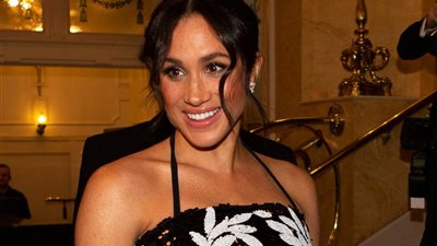 ميجان ماركل تضرب بالقواعد الملكية عرض الحائط(فيديو)