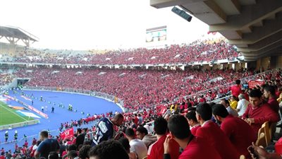 جماهير الأهلي فى مباراة الوصل توجه رسالة لشهداء الزمالك