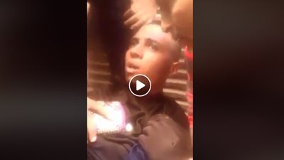 شاب يقتحم مصلى سيدات متخفيًا في النقاب (فيديو)