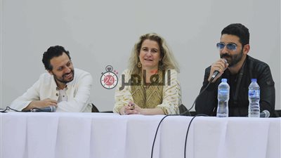 لجان تحكيم مهرجان القاهرة السينمائي تعقد ندوة بالمسرح المشكوف (صور)