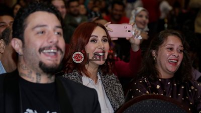 حضور مكثف للنجوم في عرض “ورد مسموم” بمهرجان القاهرة (صور)