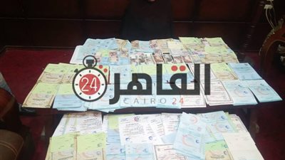 تقدمها للمتهمين بالقضايا.. سقوط سيدة بحوزتها 313 شهادة مزورة لنقابة الأطباء (صور )