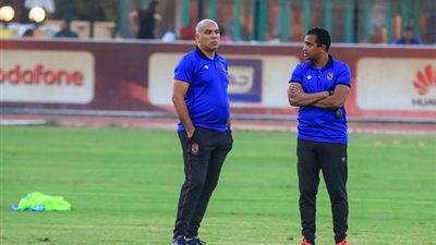 محمد يوسف يخصص فقرة فنية إضافية لثلاثي الأهلي